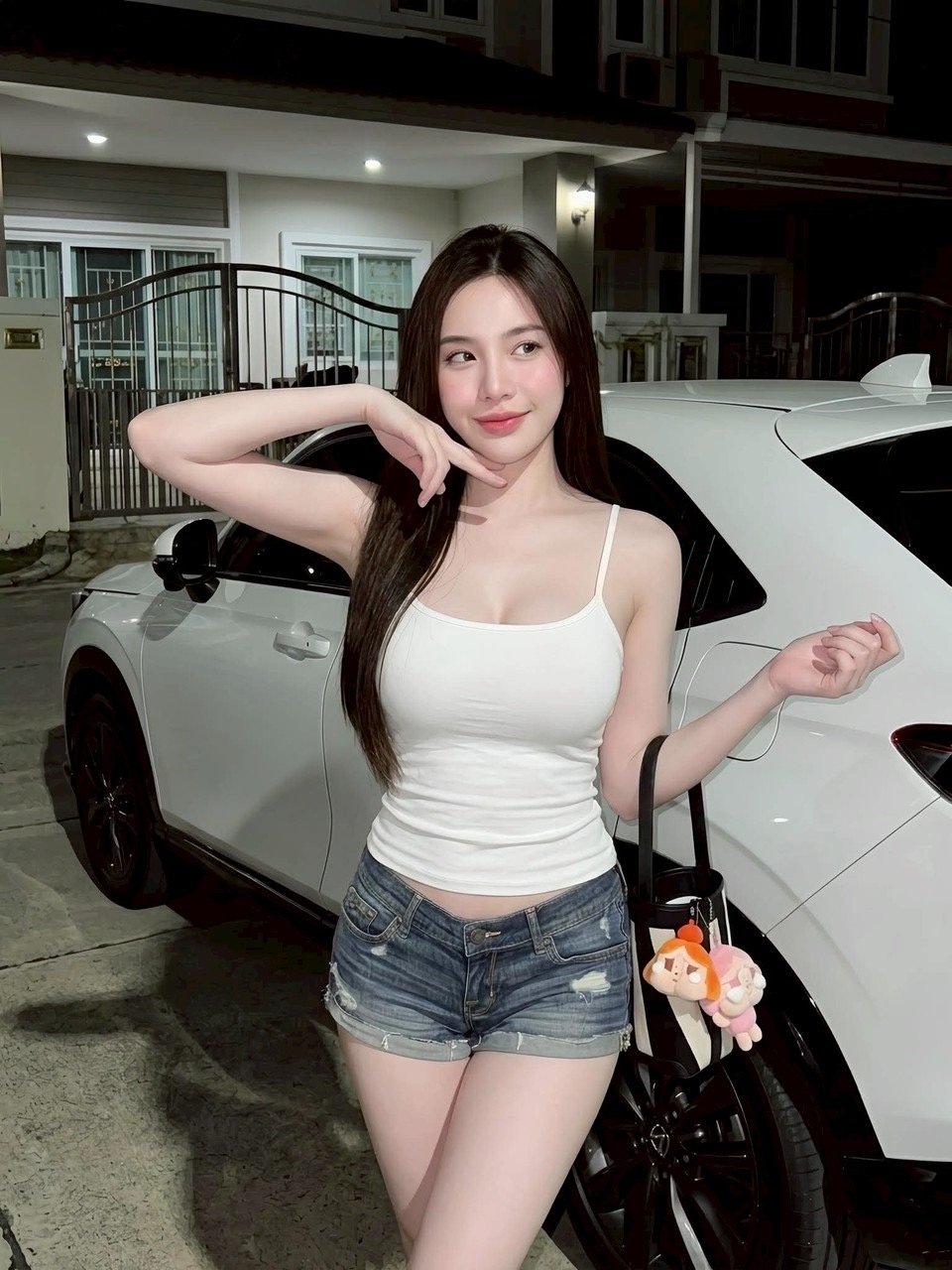Photo 3 of 4 of อิงฟ้า from Bang Khae, Bangkok