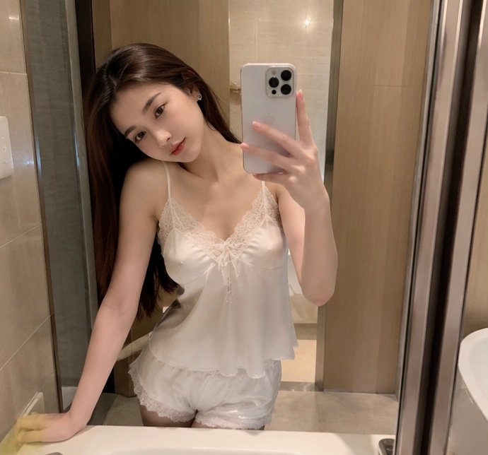 Photo 4 of 4 of Minnie from Huai Khwang, Bangkok