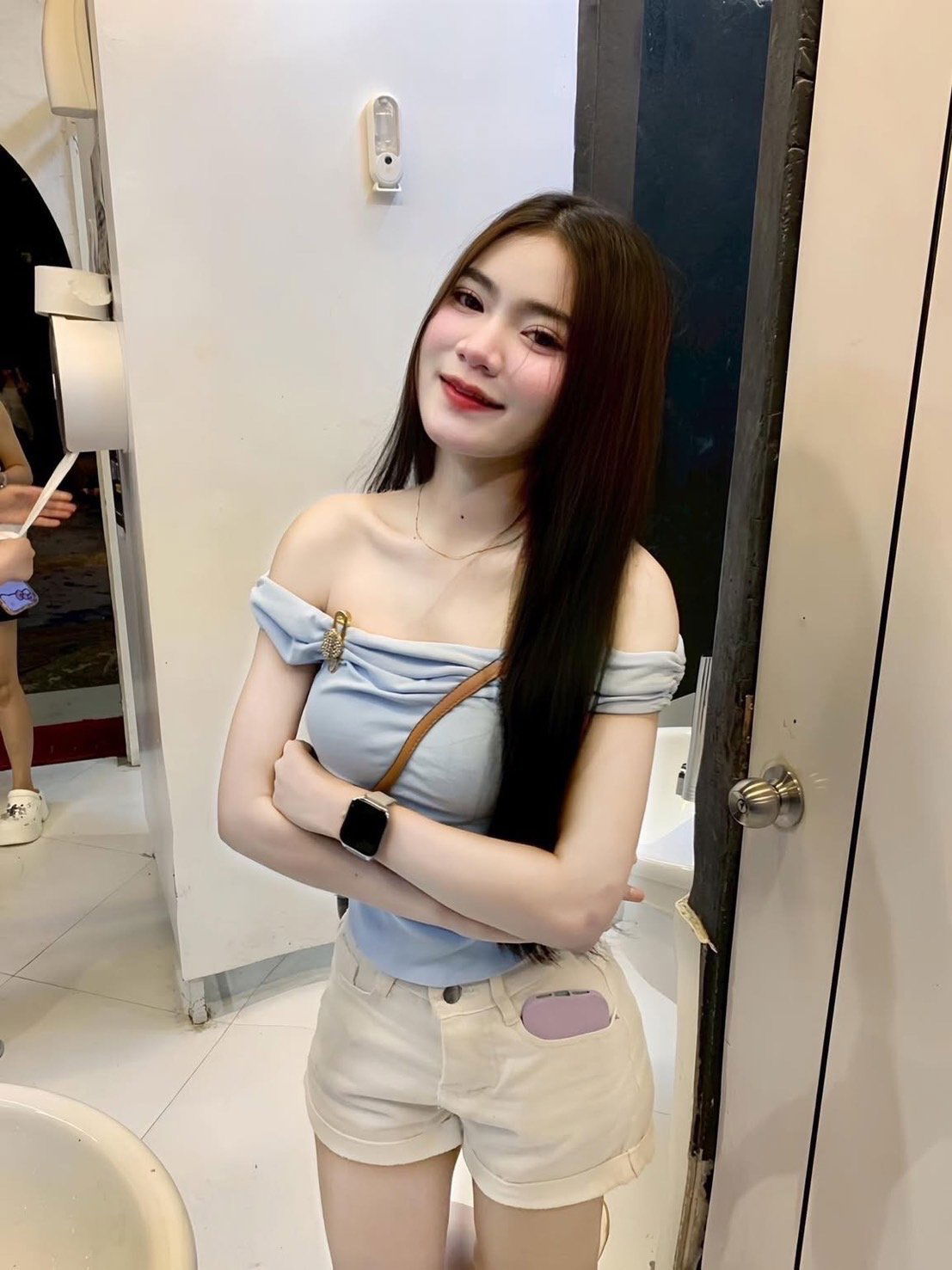 Photo 1 of 4 of น้อง หลิว from Huai Khwang, Bangkok