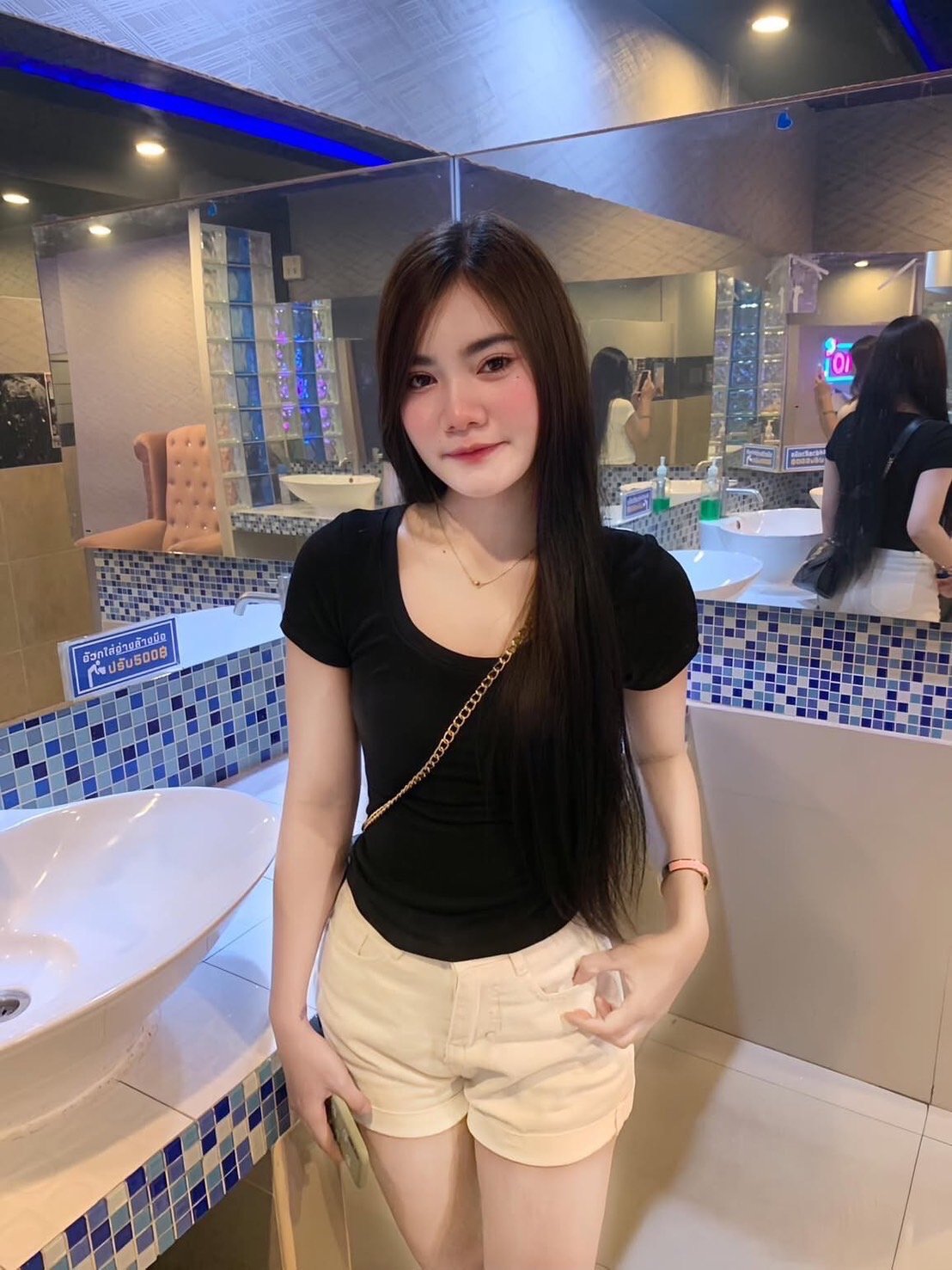 Photo 4 of 4 of น้อง หลิว from Huai Khwang, Bangkok