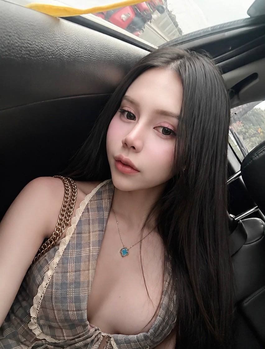Photo 2 of 5 of พลอยสาวสอง from Pak Kret, Nonthaburi