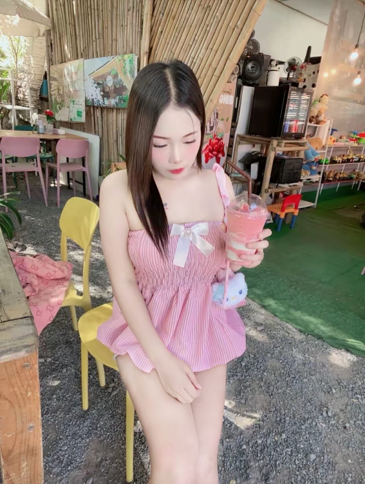 Photo 2 of 3 of มายด์มิ้น from Din Daeng, Bangkok