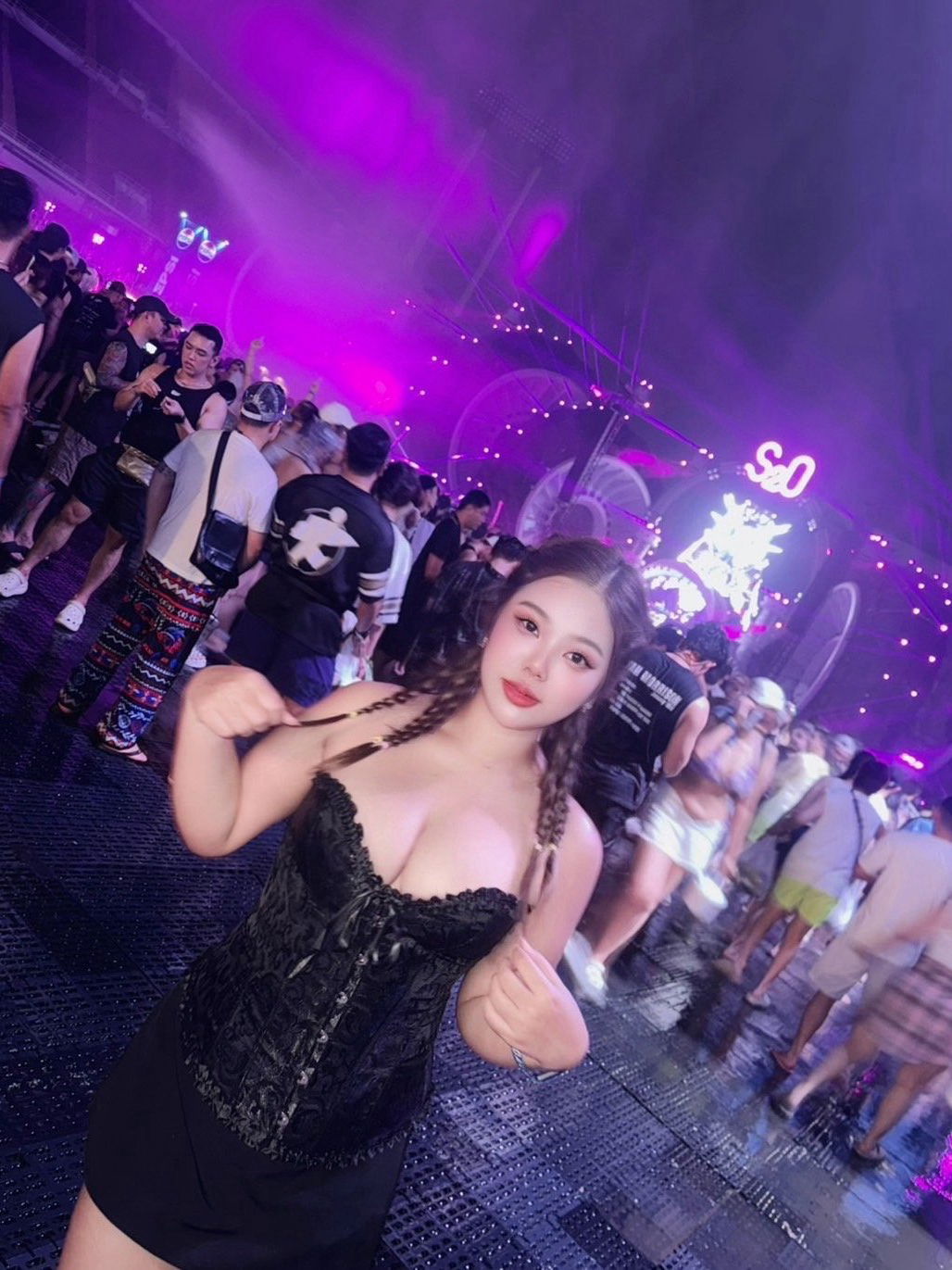 Photo 1 of 4 of ทิวลิป from Huai Khwang, Bangkok