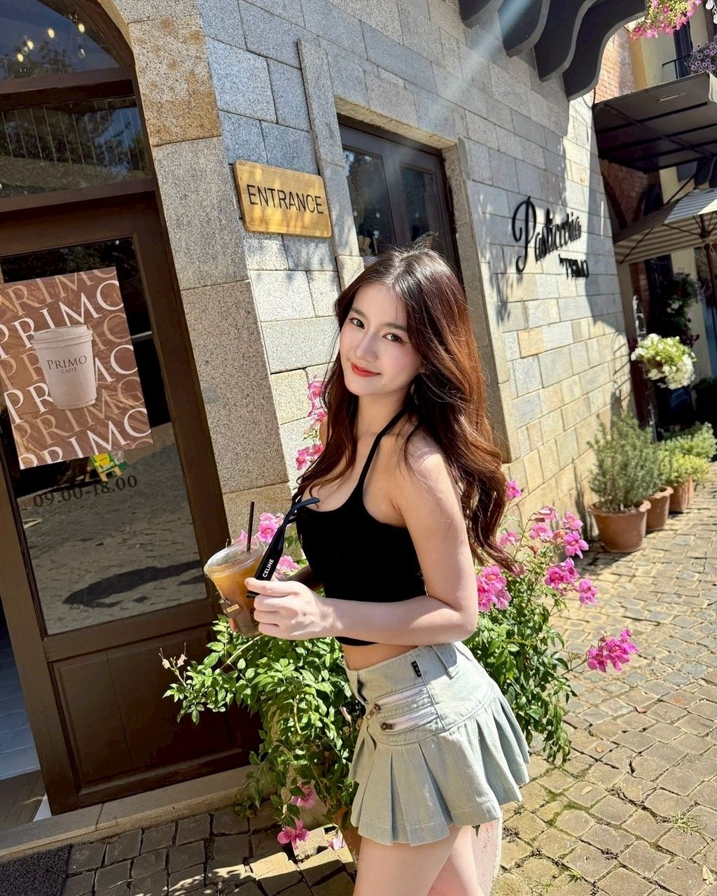 Photo 2 of 4 of ณิดา from Thon Buri, Bangkok