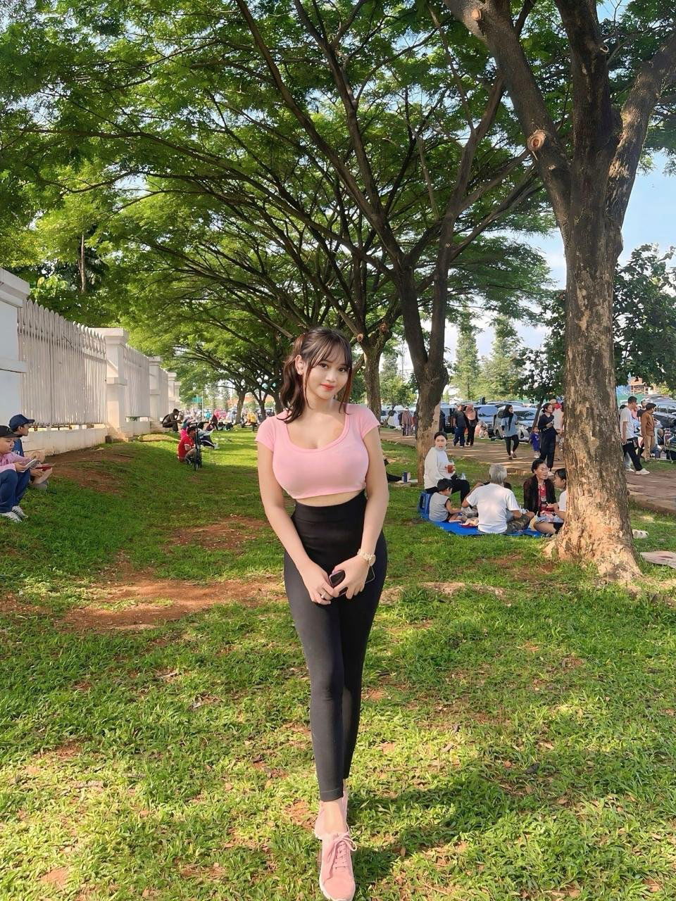 Photo 1 of 4 of Winnie from Rayong