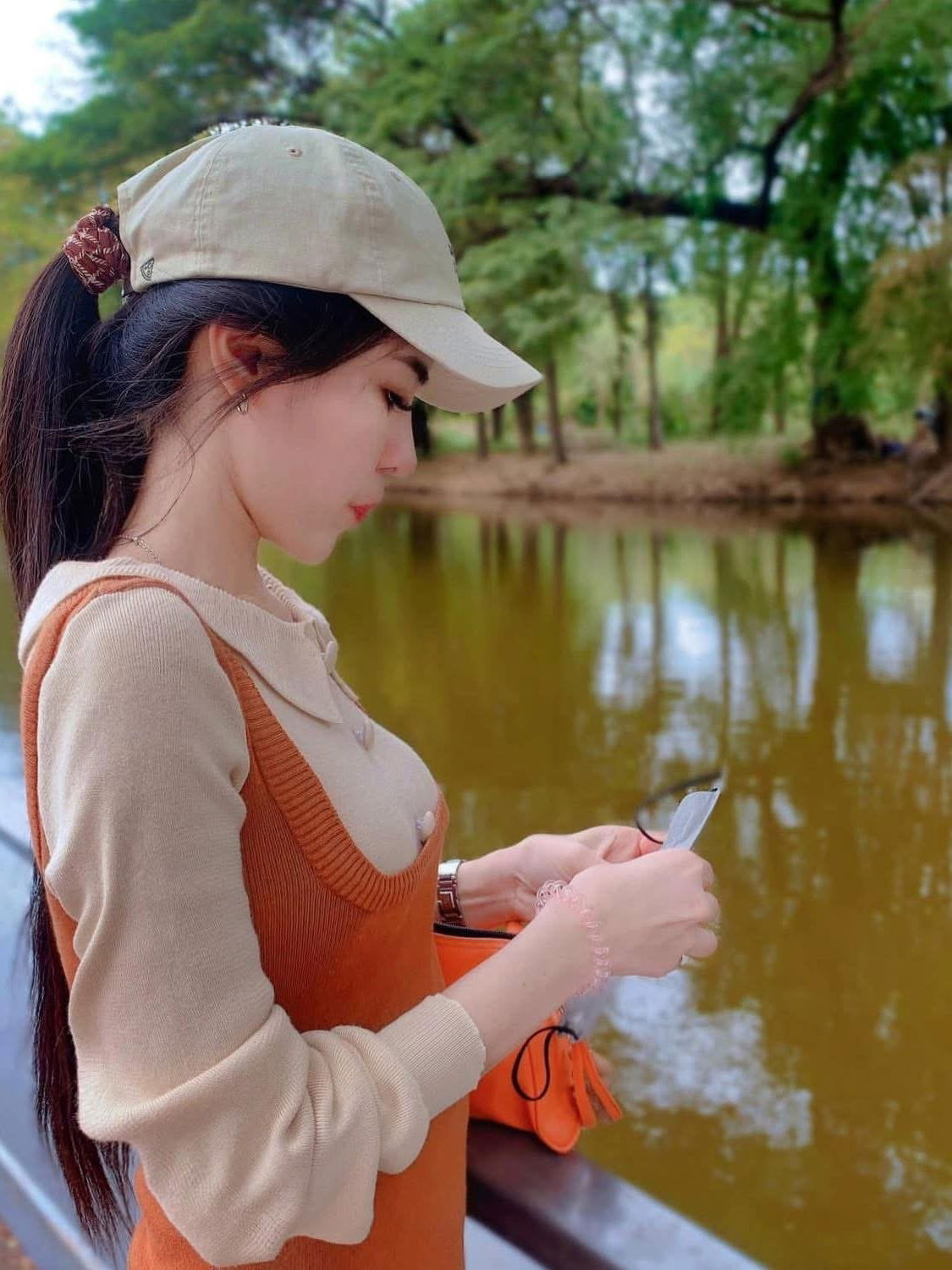 รูปที่ 1 จาก 4 ของ ทานตะวัน จากบางกะปิ, กรุงเทพมหานคร