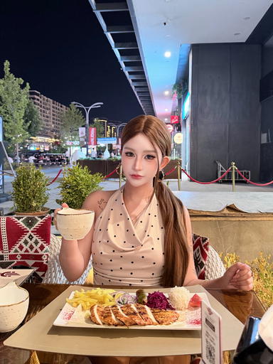 Profile photo of Tingting from Khlong Toei, Bangkok