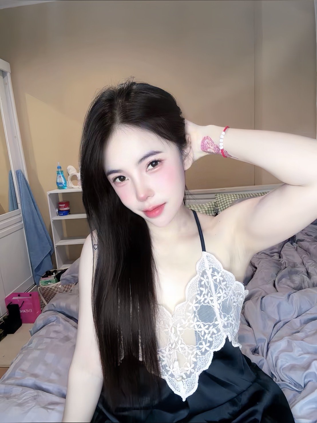 รูปที่ 3 จาก 4 ของ เจนิส จากดินแดง, กรุงเทพมหานคร