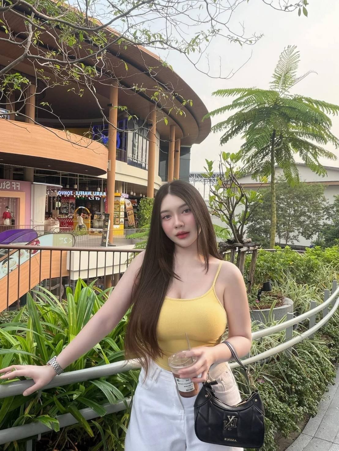 Photo 2 of 4 of บราวนี่ from Bangkok Noi, Bangkok